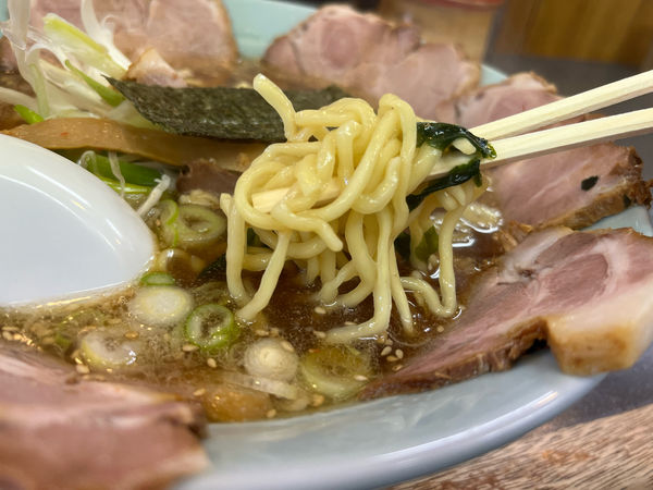「ネギチャーシュー中盛　1000円が500円」@ラーメンのなかの写真