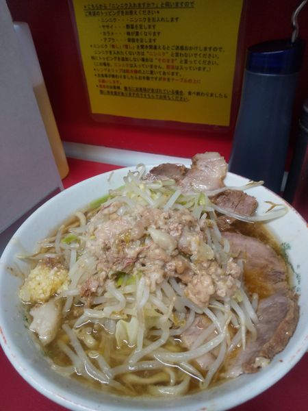 「ラーメン(2枚)780円(麺少なめ・ニンニク少なめ・アブラ)」@ラーメン二郎 湘南藤沢店の写真