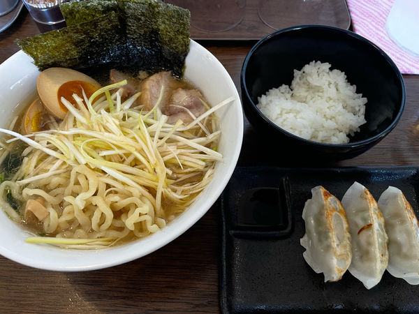 「特製中華そば1080円、餃子セット280円」@らぁ麺工房の写真