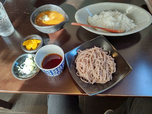 「カリーセット(冷たいそば)880円」@蕎麦山海酒屋 山人の写真