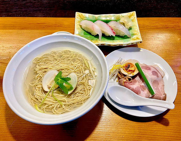 「蛤らぁーめん（塩）【日替り寿司三貫】」@寿司・割烹 のはらの写真