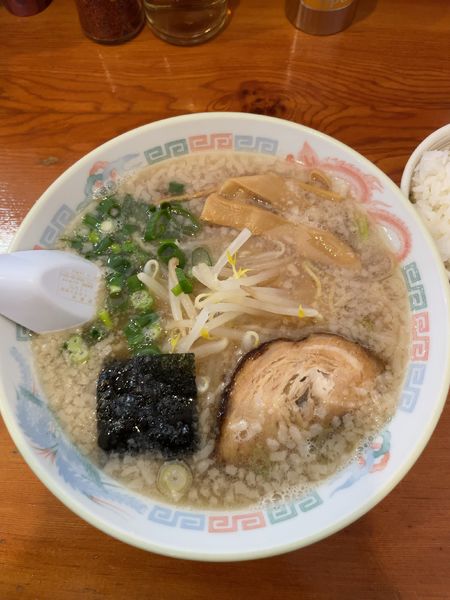 「ラーメン　半ライス」@中華そば専門店 木八 三島店の写真