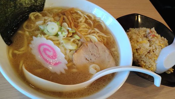 「ラーメン半チャーハンセット」@昌平ラーメンの写真