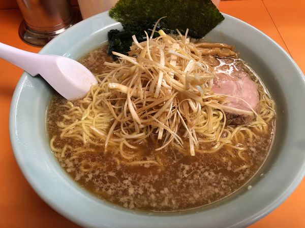 「ネギラーメン　中盛り　麺硬」@ラーメンショップ 味源 朝霞店の写真