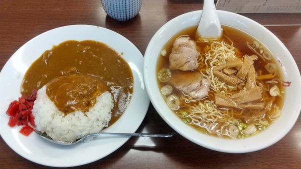 「ラーメン600円、半カレーライス350円」@中華そば一力の写真