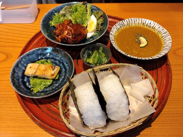 「umaumaセット（＋シャケ：５０円）＝８５０円　※」@美味むすびumaの写真