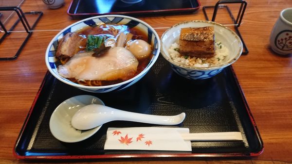 「特製中華そば  角煮飯」@食煅 もみじの写真