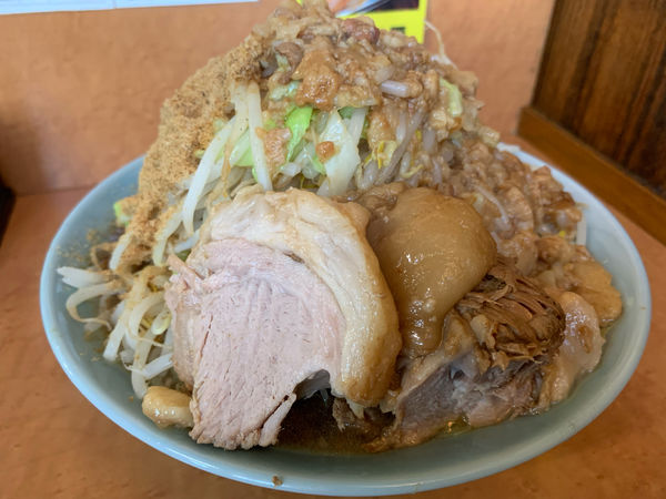 「中ラーメン　魚粉　ヤサイマシアブラマシマシ」@立川マシマシ ロイヤルスープの写真