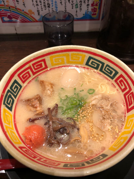 「とんこつラーメンぜんぶのせ」@東京じゃんがら ecute上野店の写真