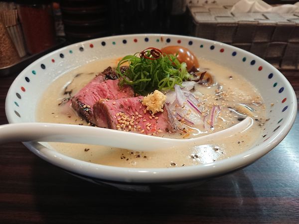 「牛白湯ら～麺＋あじ付き玉子」@らー麺 あけどやの写真