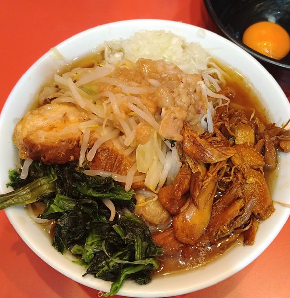 「らーめんミニ+玉葱､鶏ほぐし､ほうれん草､生卵」@麺屋 桐龍 久喜店の写真