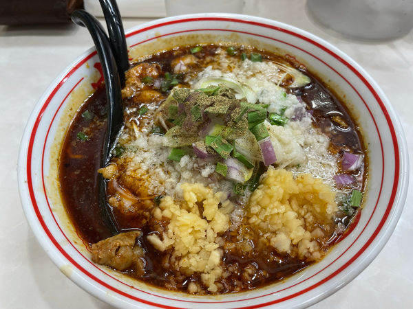 「勝浦トンタン麺＋クラッシュにんにく＋背脂」@蒙古タンメン 中本 千葉店の写真