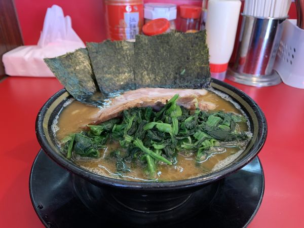 「チャーシューメン（３枚）850円＋ほうれん草100円」@家系ラーメン 王道 神道家の写真