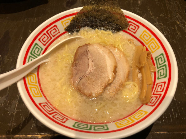 「塩豚骨」@麻布ラーメン 本店の写真