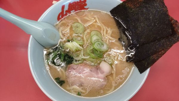 「醤油ラーメン」@ラーメン山岡家 千葉鎌ヶ谷店の写真