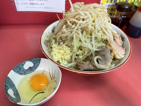 「大ラーメン、ヤサイ、ニンニク、カラメ、生卵」@ラーメン二郎 小岩店の写真