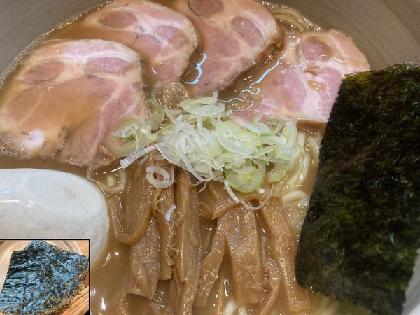 「らーめん(大)＋チャーシュー＋のり」@麺屋吉左右の写真