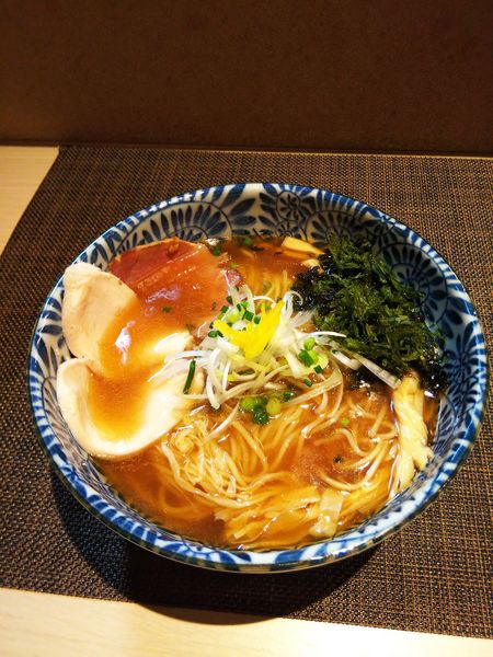 「焼きあご醤油ラーメンランチタイムサービスで麺大盛税込830円」@麺匠 いし井の写真