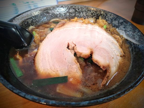 「にんにく醤油ラーメン(¥850)＋半ライス(¥120)」@麺処 らふてるの写真