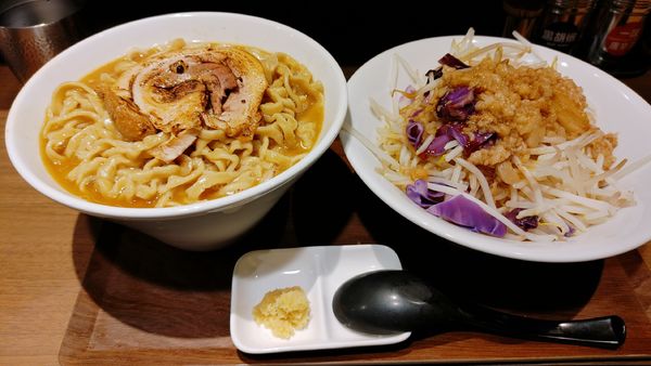 「齋藤鶏治郎・大盛（ヤサイショウガ）￥１１５０」@ラーメン 齋藤鶏治郎の写真