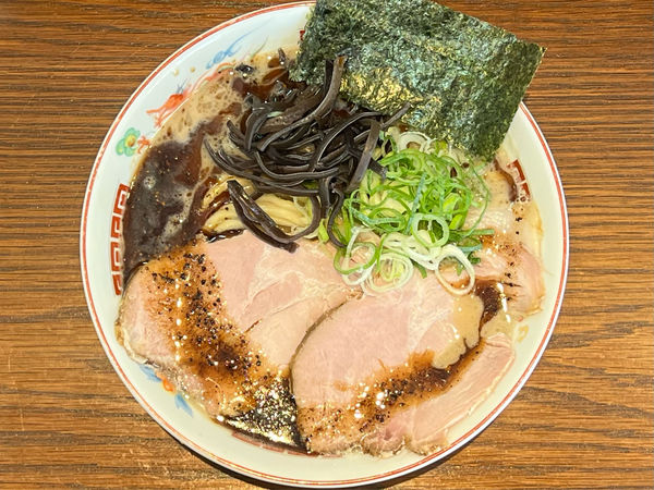 「濃厚ラーメン黒」@ラーメンかなやの写真