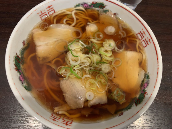 「醤油らーめん中600円（麺半分）」@まるかいの写真
