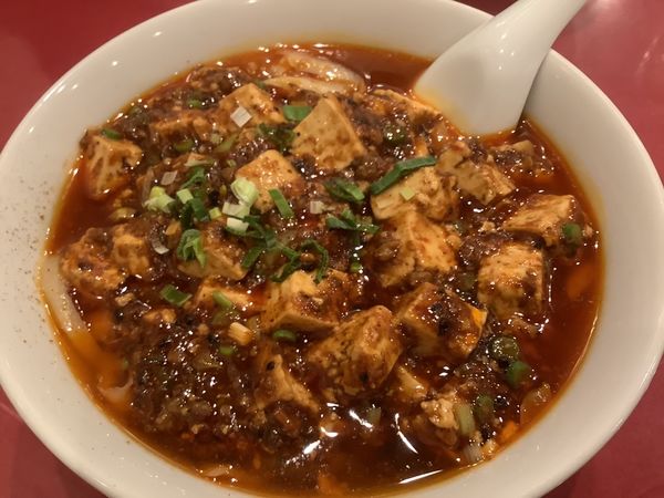 「麻婆豆腐刀削麺　1320円」@四川料理 京華樓 本館の写真