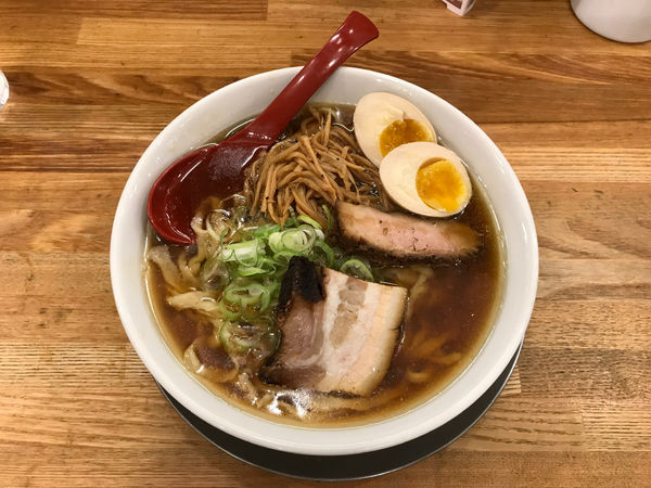 「喜多方らーめん　醤油（大）味玉」@麺や 七彩 八丁堀店の写真