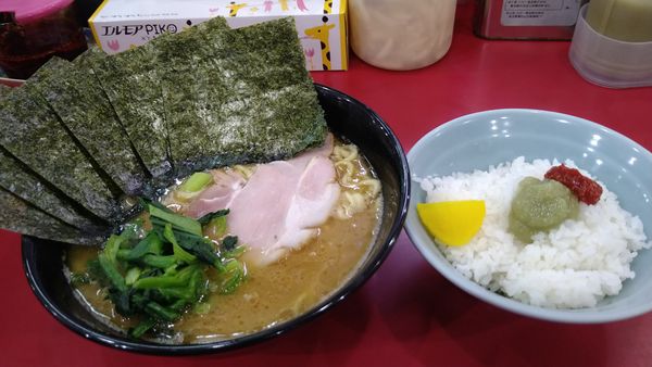 「ラーメン(並)¥740+のり¥90+ライス¥100-」@杉田家 千葉祐光店の写真