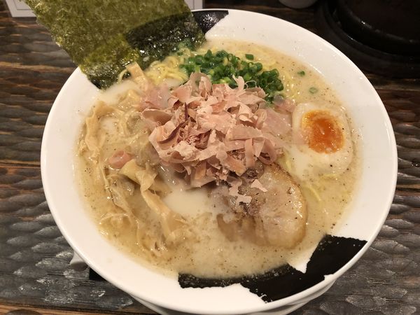 「半生かつお節のせ和風塩とんこつ（大盛）」@どでかっちゃん 木更津店の写真