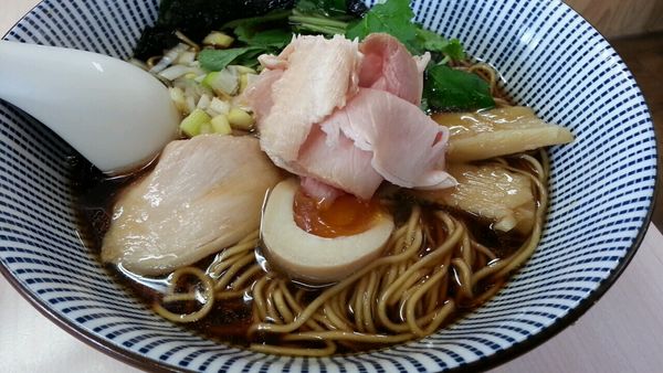 「煮干しそば 黒醤油 700円」@中華そば よしかわの写真