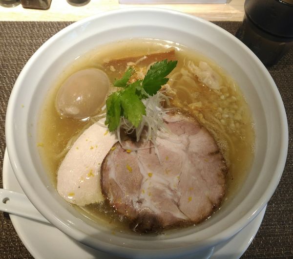 「中華そば塩+味玉」@麦処 八と丁の写真