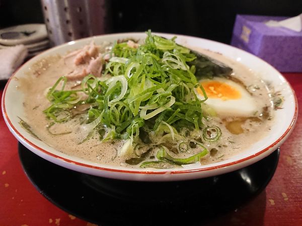 「らーめん＋ねぎ＋トゥルトゥル」@中洲屋台 長浜ラーメン 初代 健太の写真