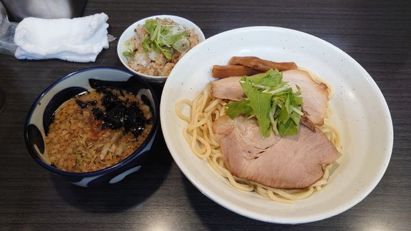 「【限定】奔放ブラックつけ麺 中970円+肉まぜごはん250円」@ラーメンつけ麺 奔放の写真