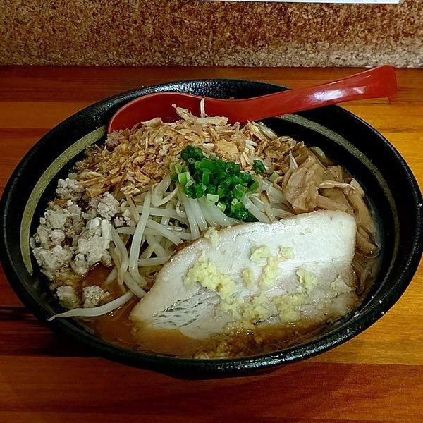 「味噌らーめん＋赤ねぎ」@らーめん 味噌ガッツ お花茶屋店の写真