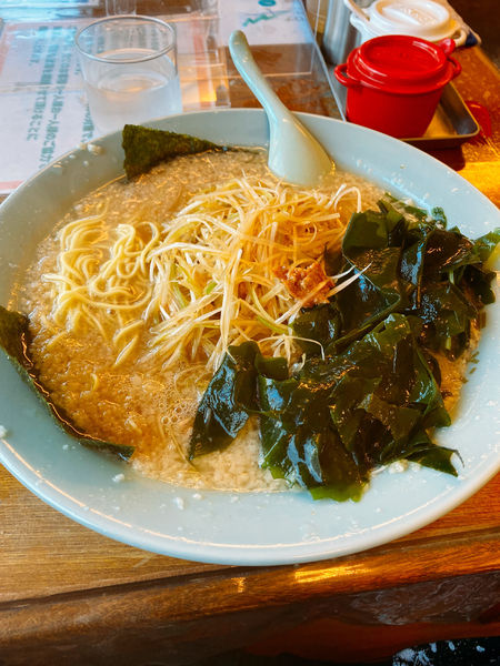 「ネギラーメン　ワカメマシ」@ラーメンショップ 深谷川本店の写真
