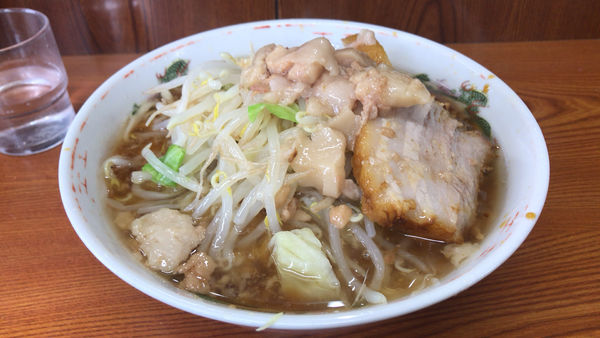 「ラーメン（ブタ2枚入り）￥780」@ラーメン二郎 亀戸店の写真