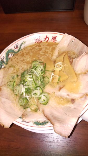 「コク旨肉入ラーメン　￥８８０円」@ラーメン魁力屋 杭全店の写真