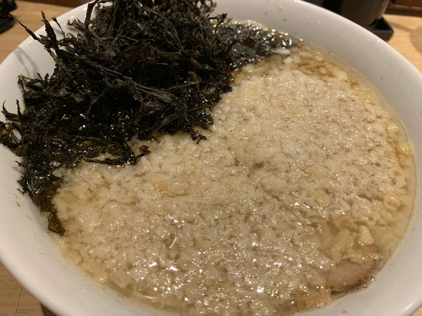「背脂煮干鬼脂黒バラ海苔トッピング」@長尾中華そば 名古屋驛麺通り店の写真