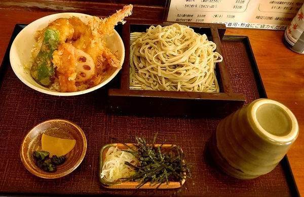 「『ランチ 天丼セット+冷たい蕎麦中盛(¥800+100)』」@手打ち蕎麦 喜久粋の写真