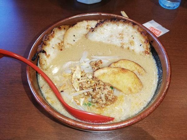 「北海道味噌 味噌漬け焙りチャーシュー麺」@味噌らーめん専門店 蔵出し味噌 門左衛門 西浦和店の写真