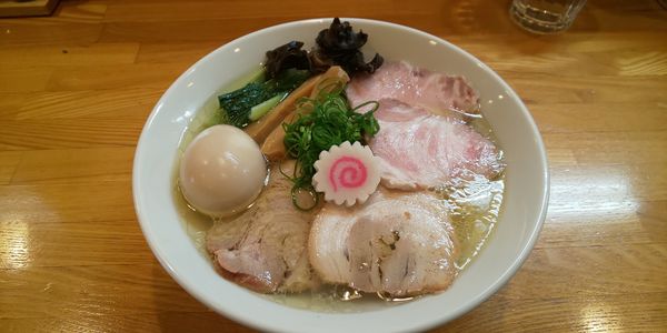 「軍鶏しおそば+大盛＋しおそば限定鶏飯」@しなそば 天味の写真