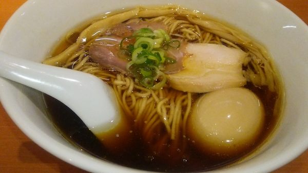「味玉醤油らぁ麺 900円」@らぁ麺 はやし田 池袋店の写真