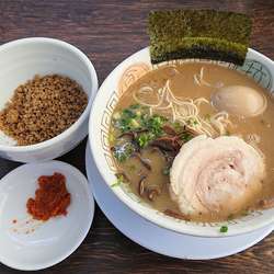 らーめん 味玉 辛そぼろ