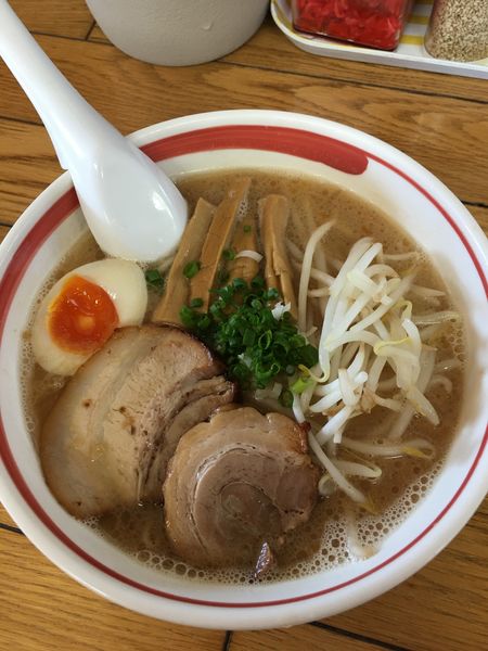 「豚骨しょうゆラーメン　700円」@光☆MENJIの写真