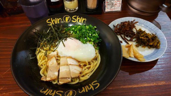 「油そば+温玉」@博多らーめん ShinShin KITTE博多店の写真