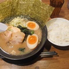 横浜家系ラーメン 本郷家の画像