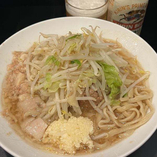 「ミニラーメン（ニンニク少なめ・アブラ）＋缶ビール」@豚風。の写真