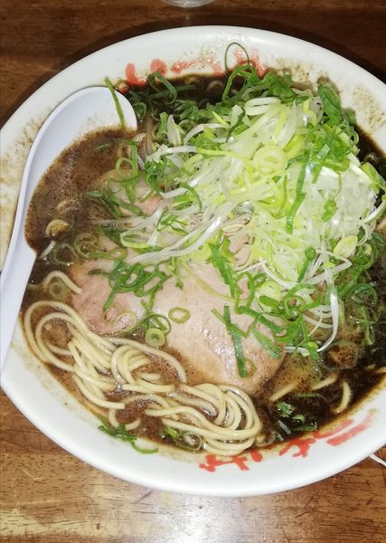 「ネギラーメン大盛（９３０円＋１００円）」@なんつッ亭 秦野本店の写真