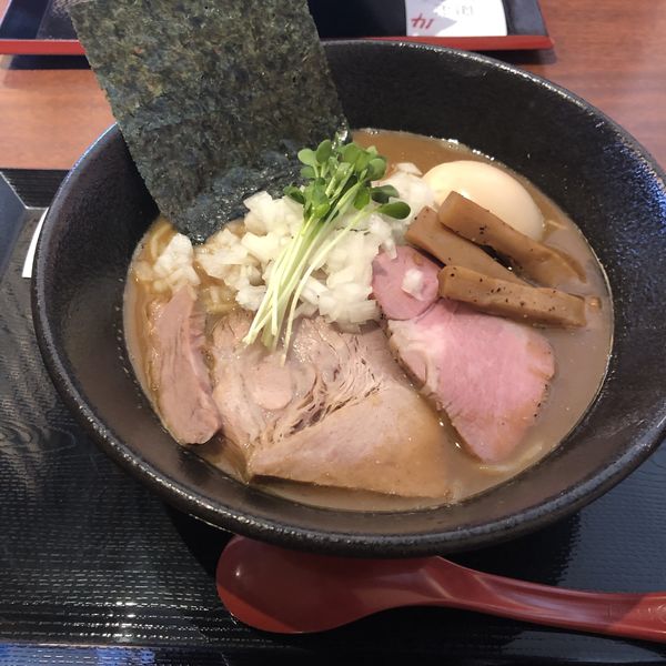 「限定　濃厚煮干し豚骨ラーメン　味玉」@中華そば 蓮の華の写真